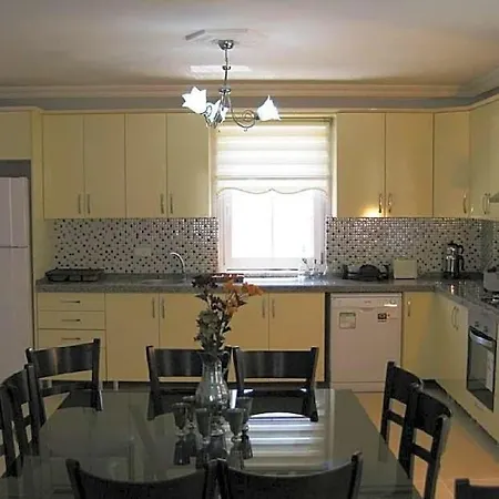 Sleeps 12 Pool Wifi Villa
